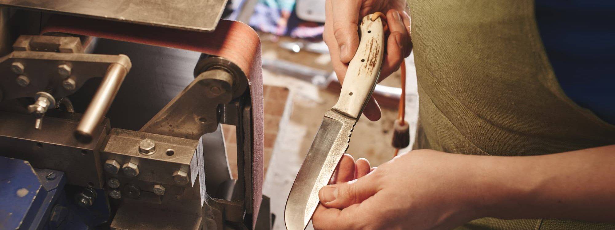 Comment les couteliers choisissent-ils les matériaux pour fabriquer des couteaux ? Hœœnheim